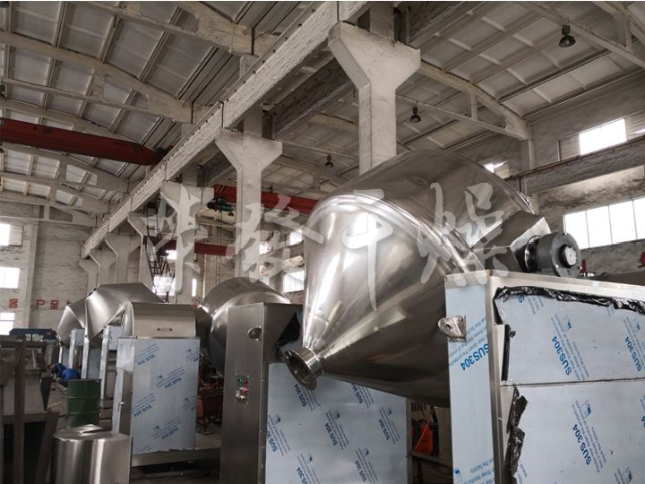 SZG系列雙錐回轉(zhuǎn)真空干燥機(jī)